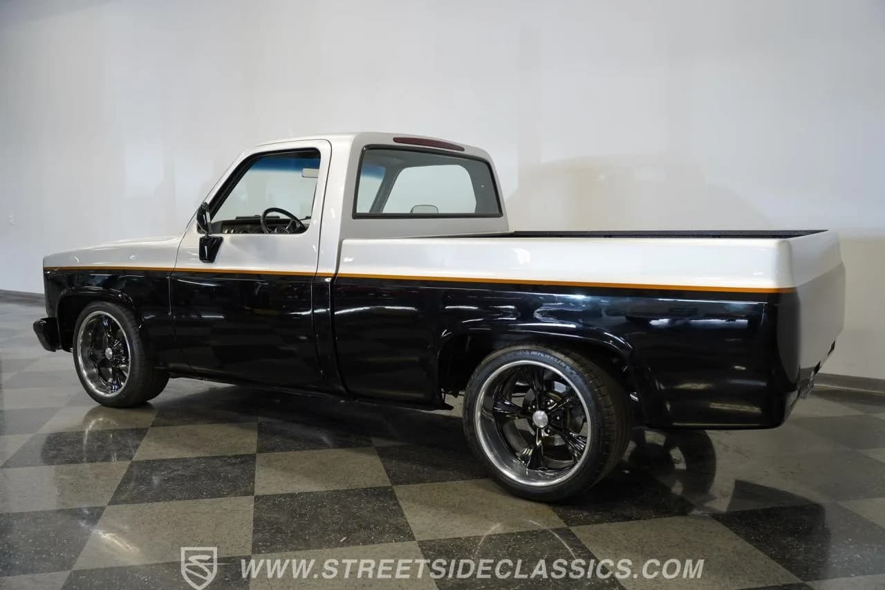 1986 Chevrolet C10 - Thumbnail 8