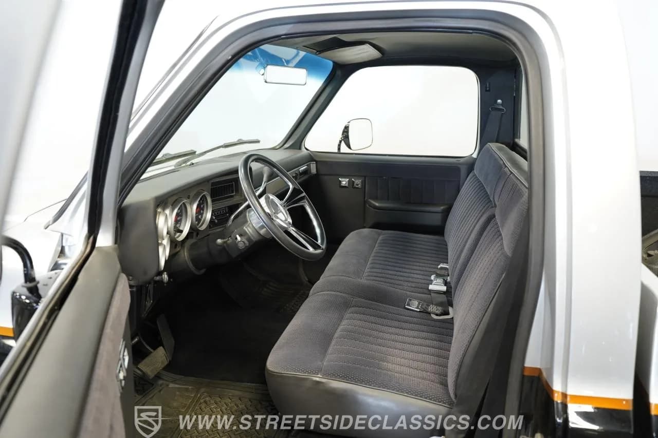 1986 Chevrolet C10 - Thumbnail 3