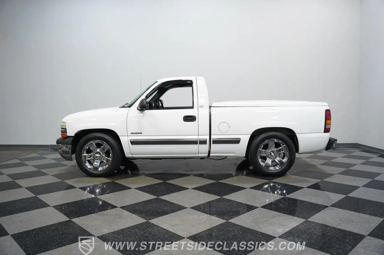 2002 Chevrolet Silverado - Thumbnail 2