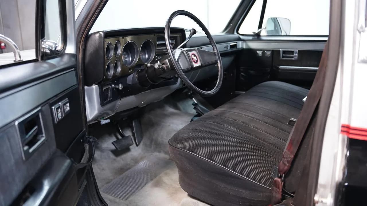 1985 Chevrolet K10 Silverado 4x4 - Thumbnail 4