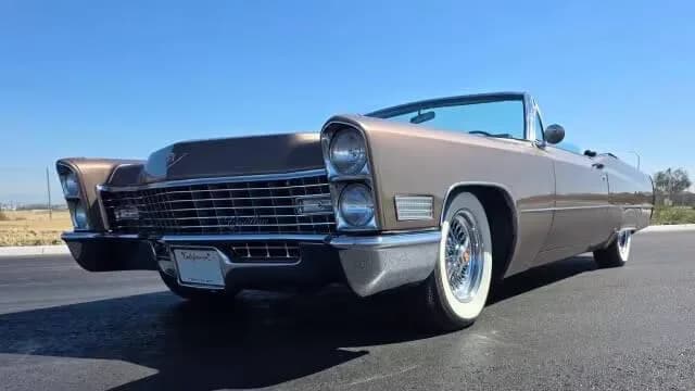 1967 Cadillac DeVille - Thumbnail 2