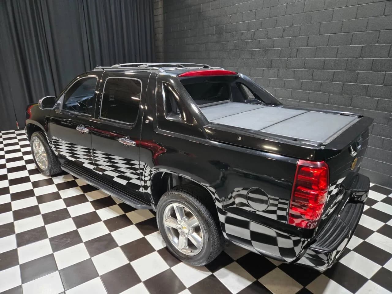 2012 Chevrolet Avalanche - Thumbnail 4