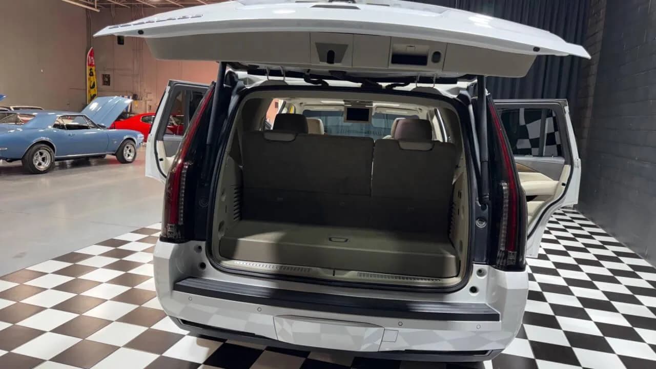 2020 Cadillac Escalade ESV - Thumbnail 4