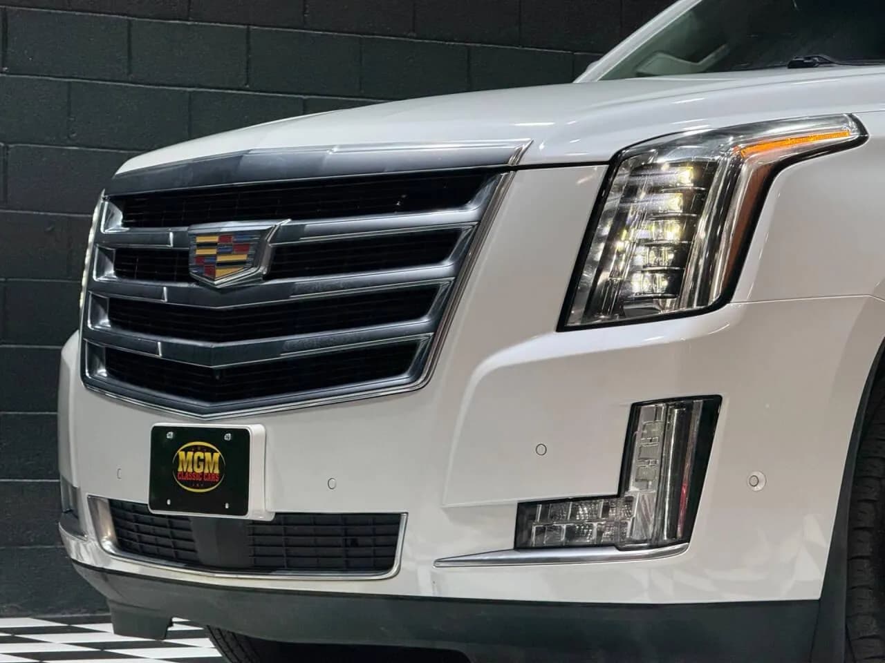 2020 Cadillac Escalade ESV - Thumbnail 8