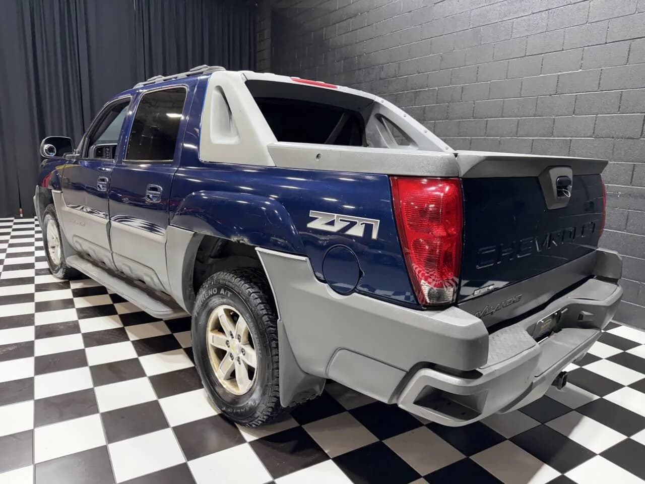 2002 Chevrolet Avalanche - Thumbnail 6