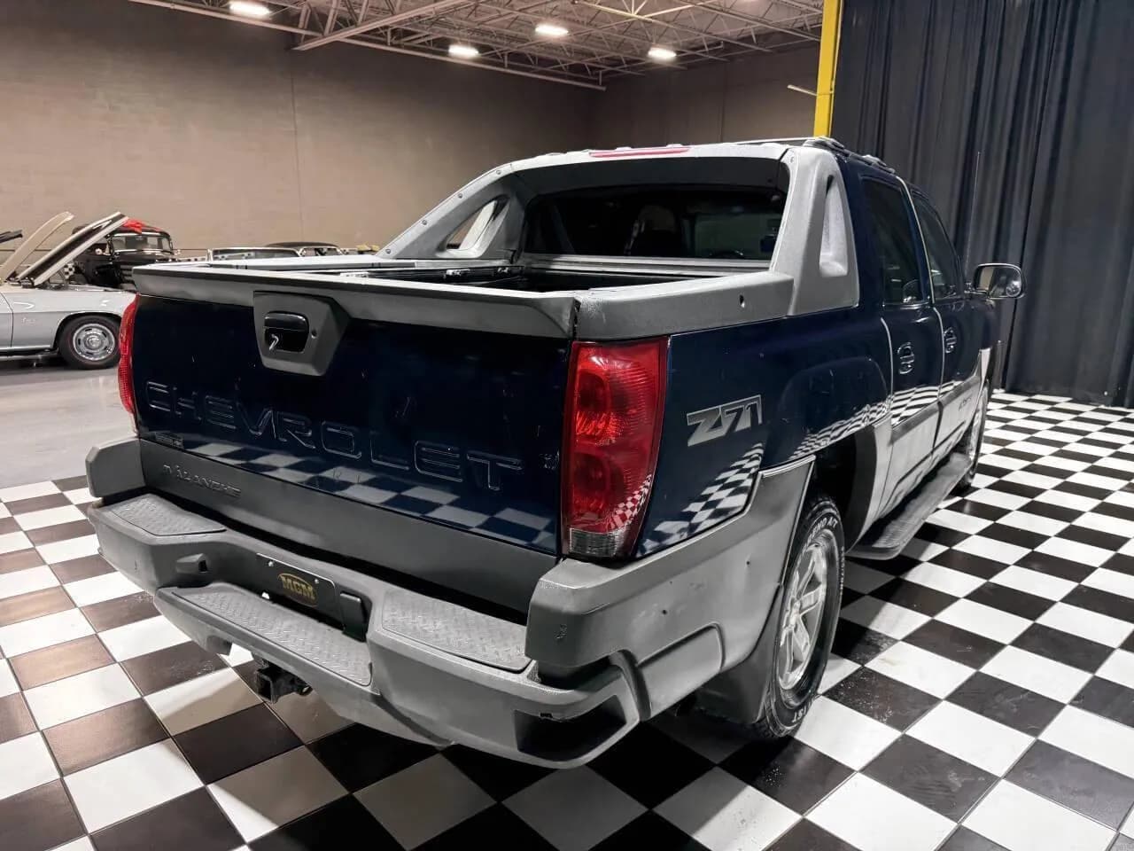 2002 Chevrolet Avalanche - Thumbnail 8