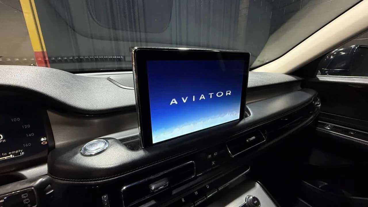 2021 Lincoln Aviator - Thumbnail 3