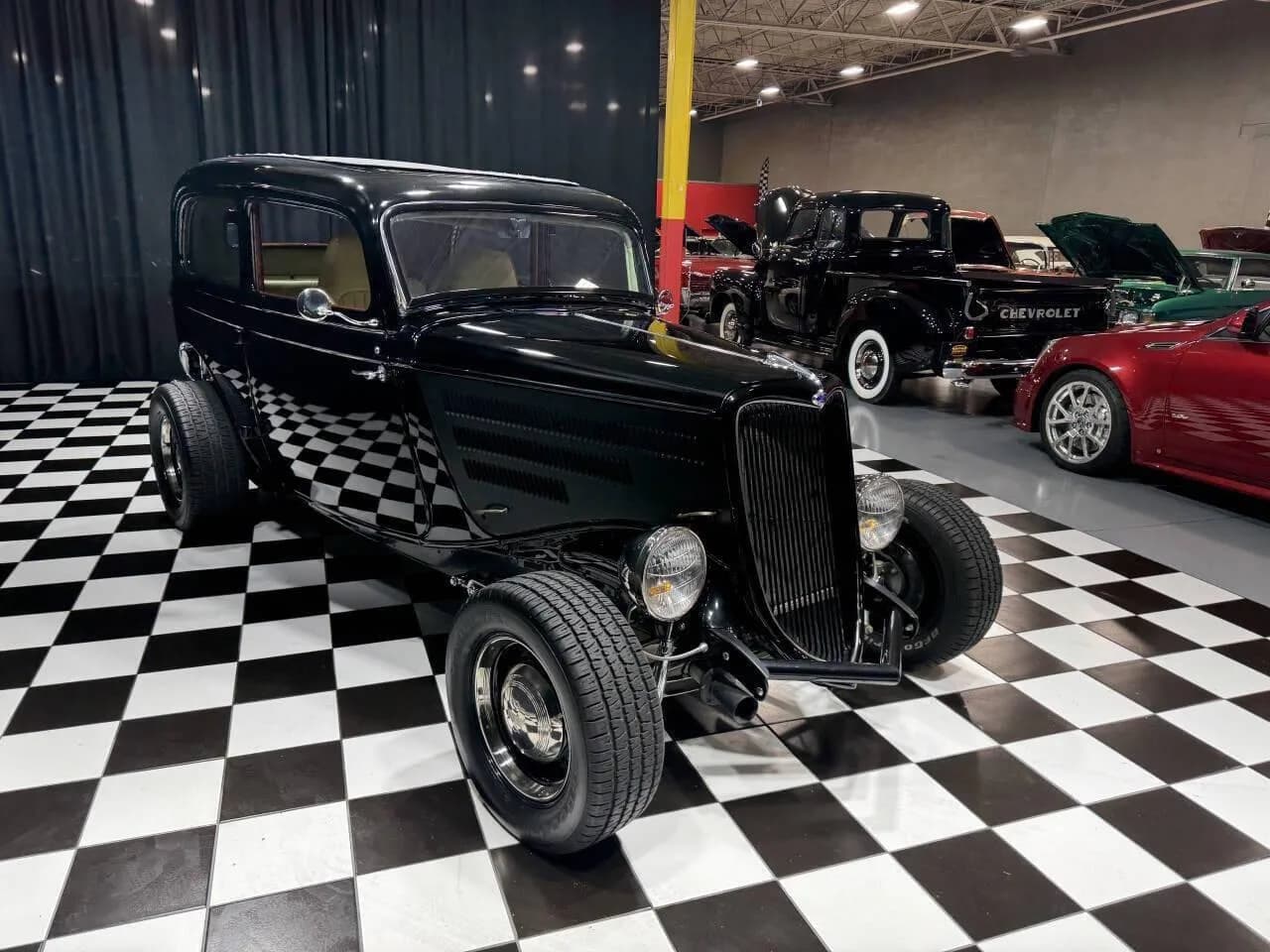 1933 Ford Tudor - Thumbnail 5