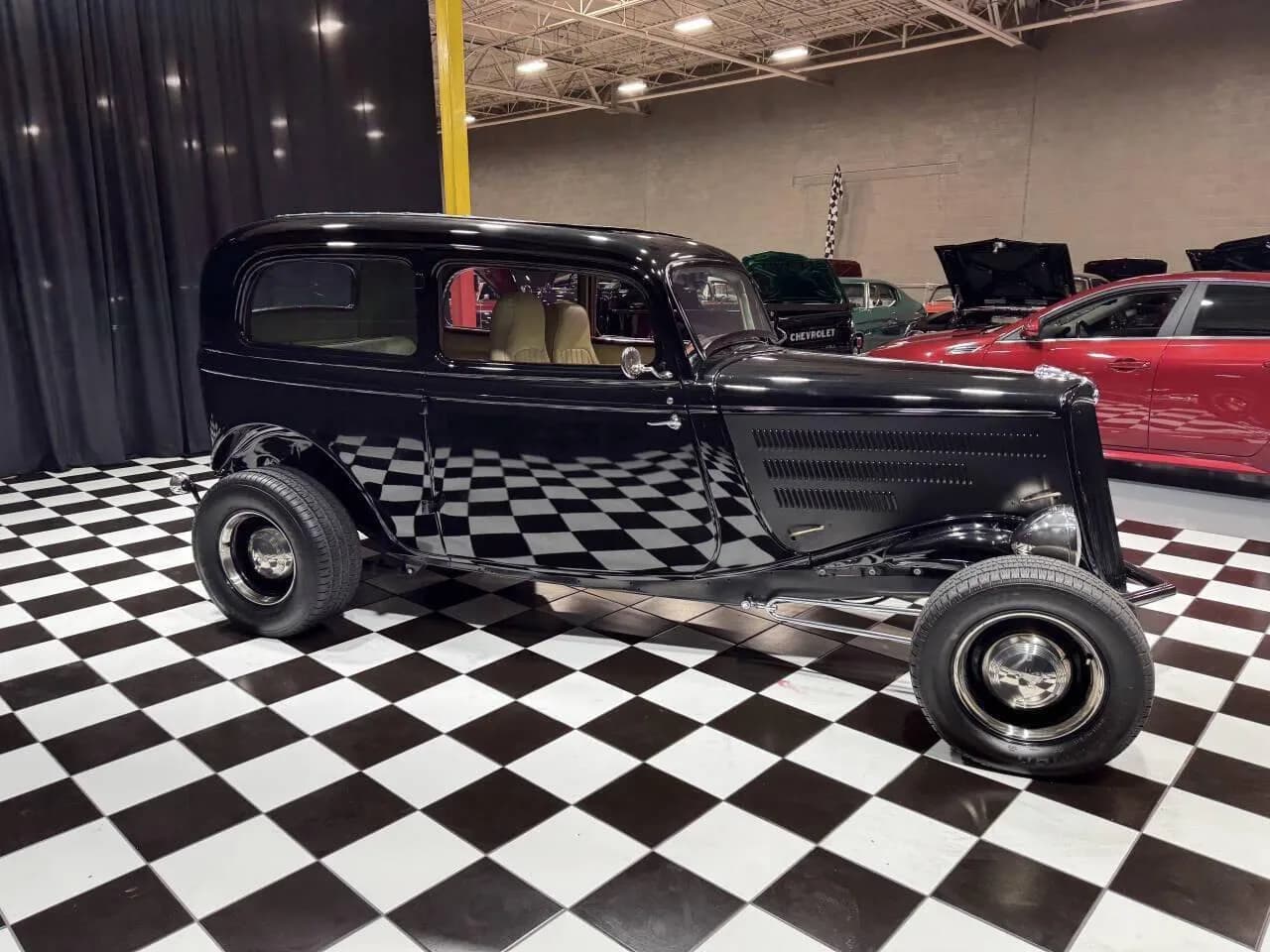 1933 Ford Tudor - Thumbnail 7
