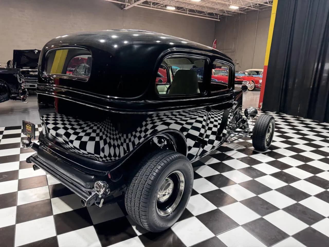 1933 Ford Tudor - Thumbnail 2