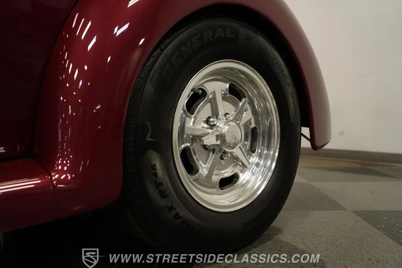 1937 Ford Cabriolet - Thumbnail 6