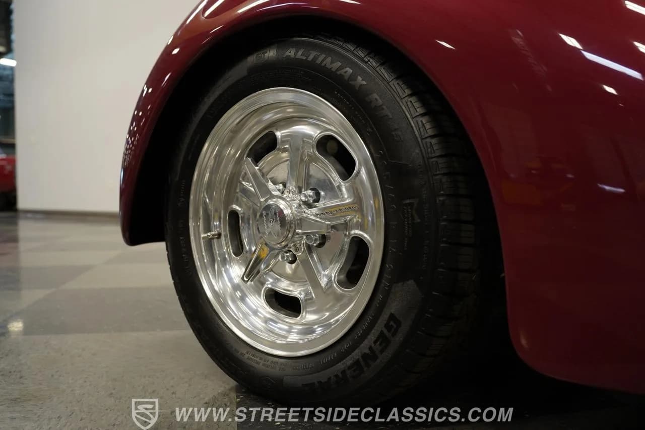 1937 Ford Cabriolet - Thumbnail 7