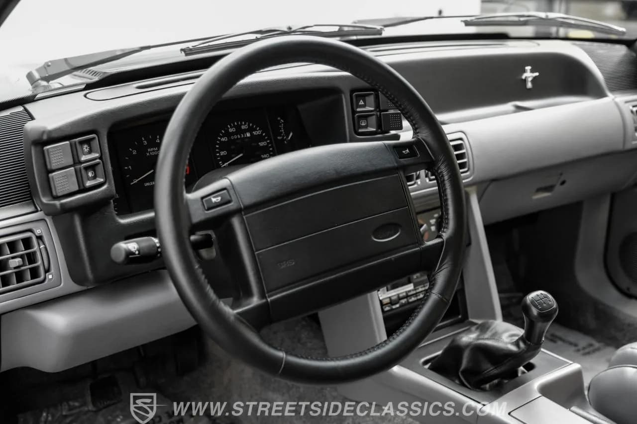 1993 Ford Mustang SVT Cobra - Thumbnail 4