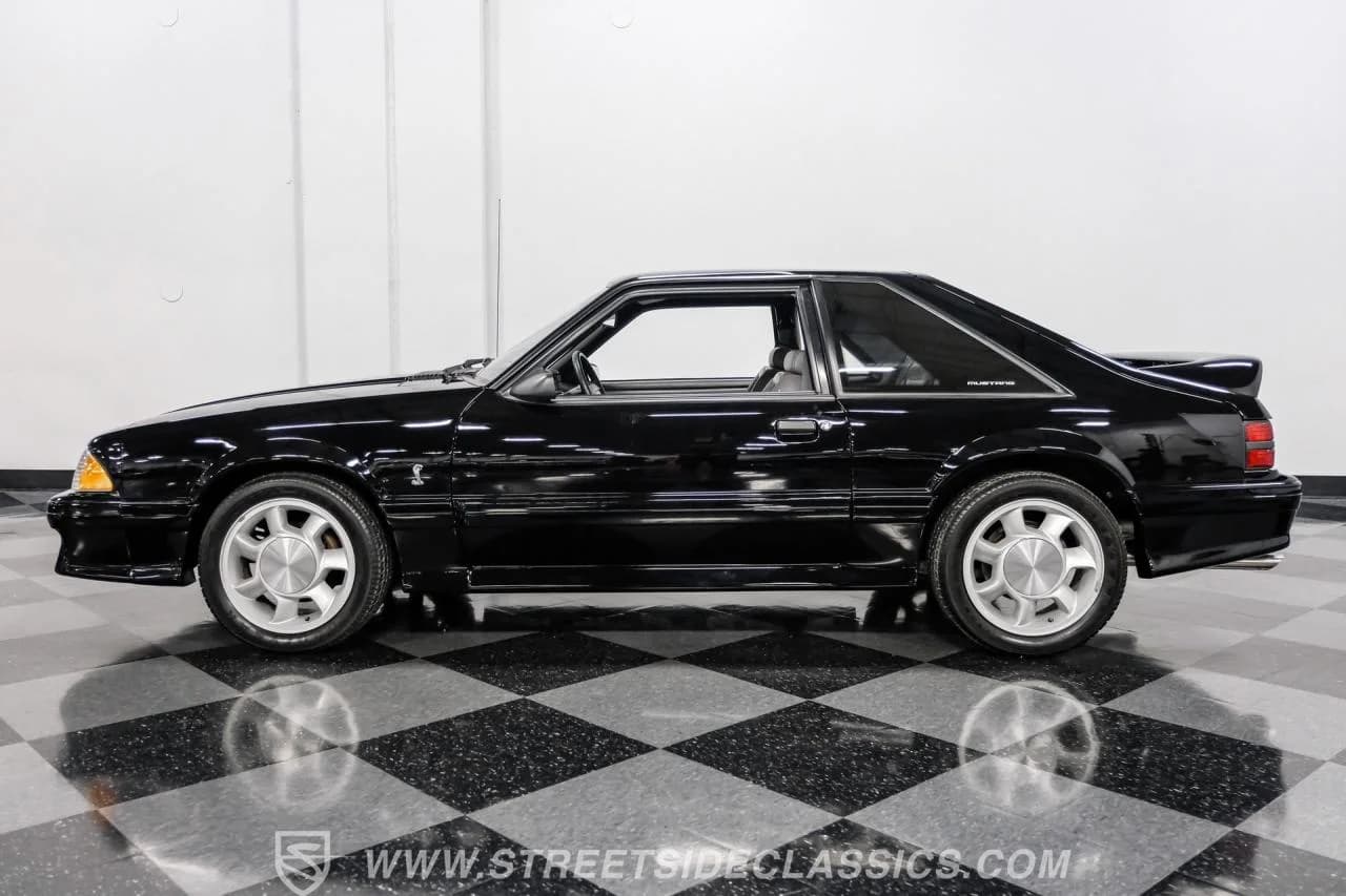 1993 Ford Mustang SVT Cobra - Thumbnail 2