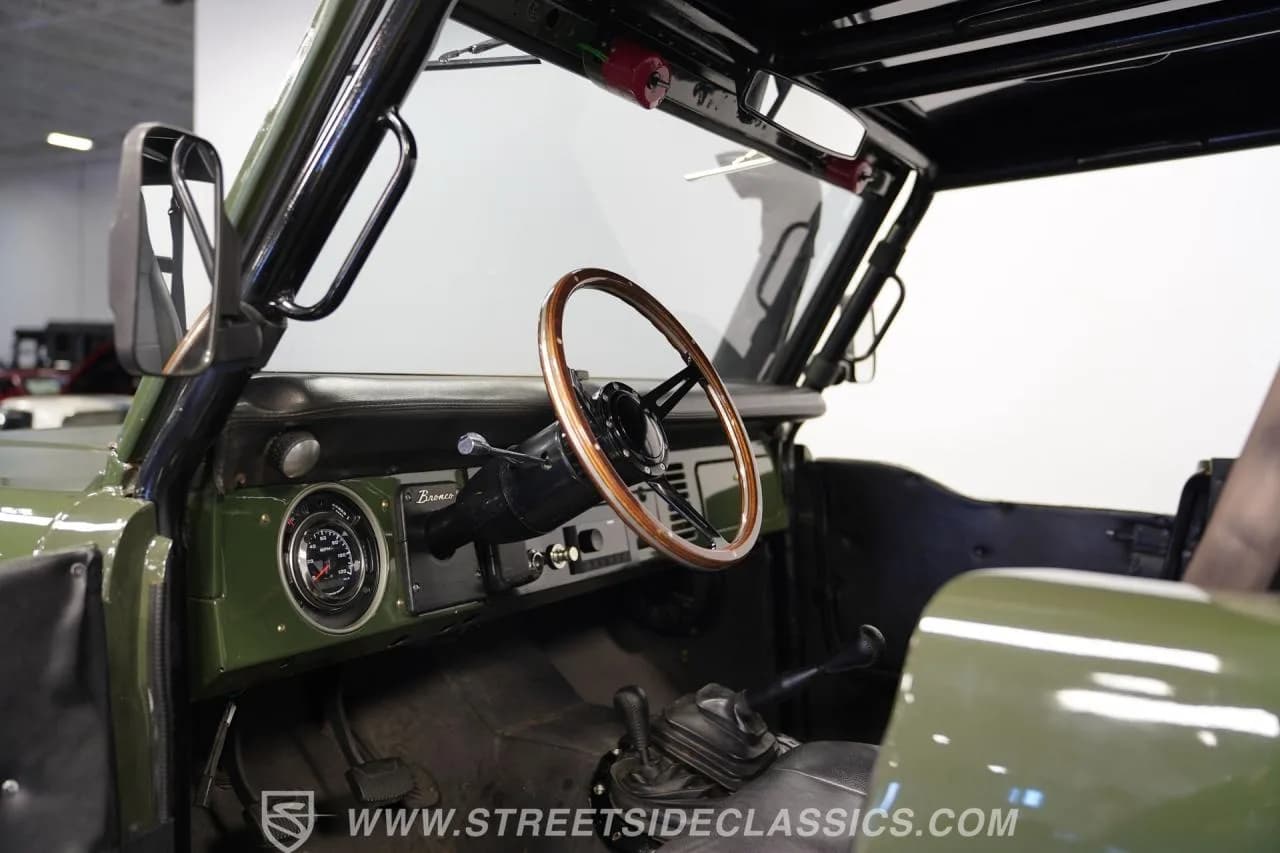 1970 Ford Bronco 4X4 - Thumbnail 4