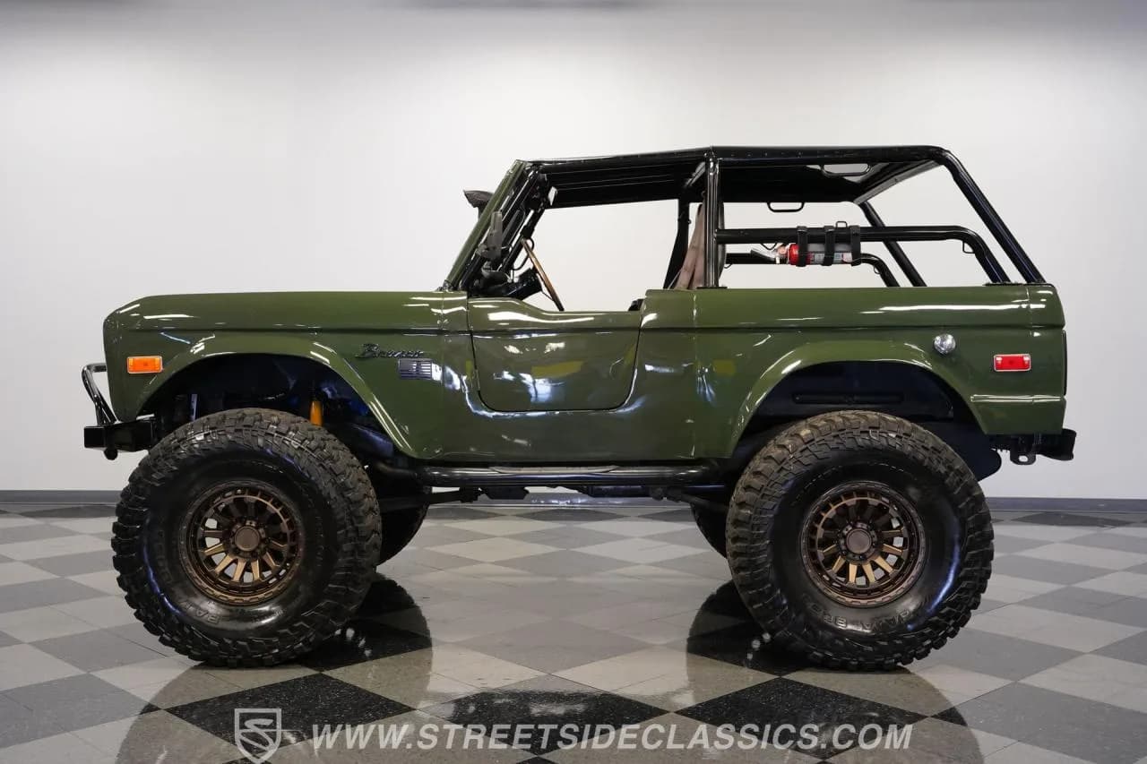 1970 Ford Bronco 4X4 - Thumbnail 2