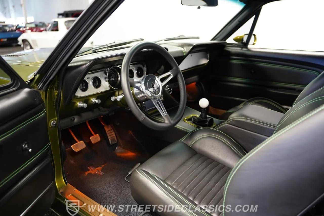 1965 Ford Mustang 2+2 Fastback Restomod - Thumbnail 4