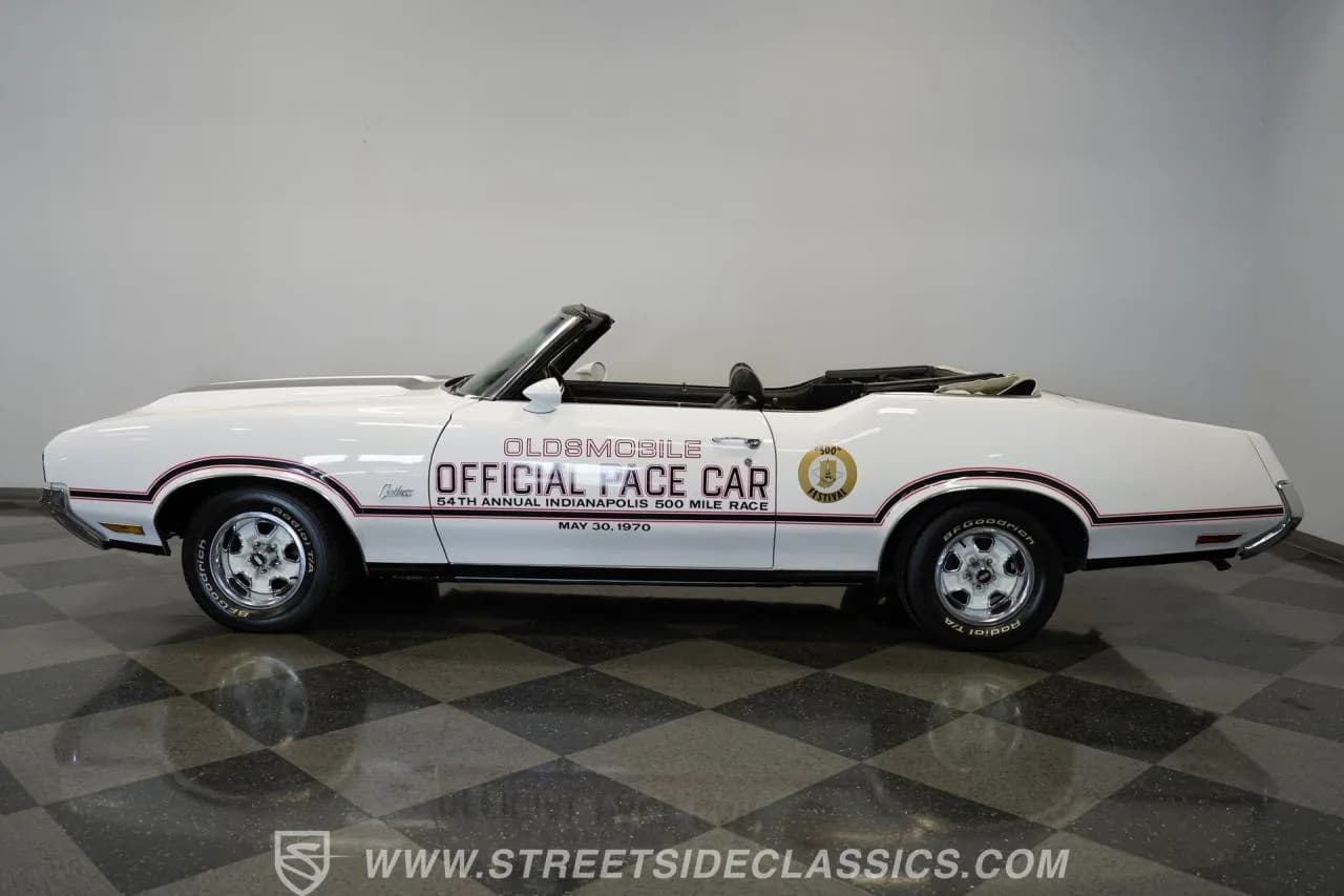 1970 Oldsmobile Cutlass Supreme indy 500 pace car convertible - Thumbnail 2