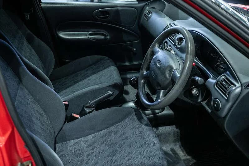 2001 Ford Escort - Thumbnail 2