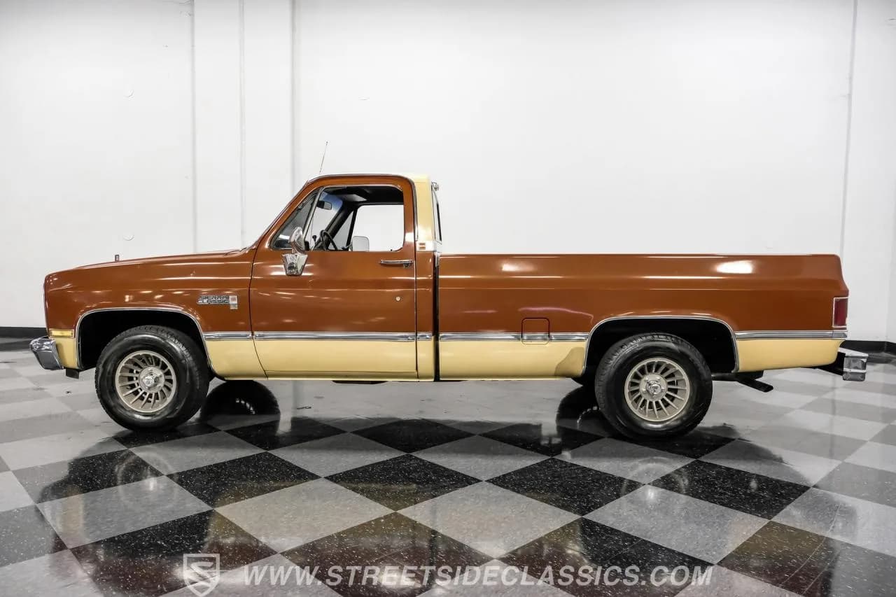 1983 GMC Sierra 1500 Classic - Thumbnail 2