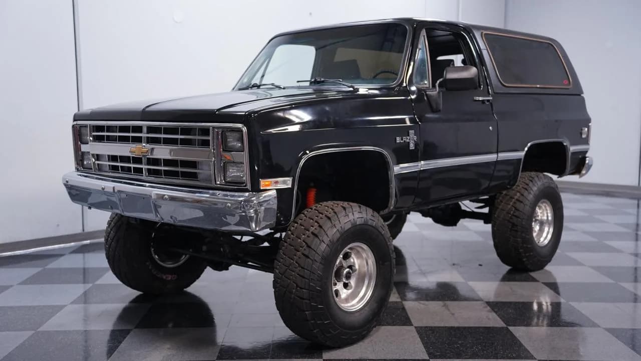 1985 Chevrolet Blazer K5 4X4 Silverado - Thumbnail 5