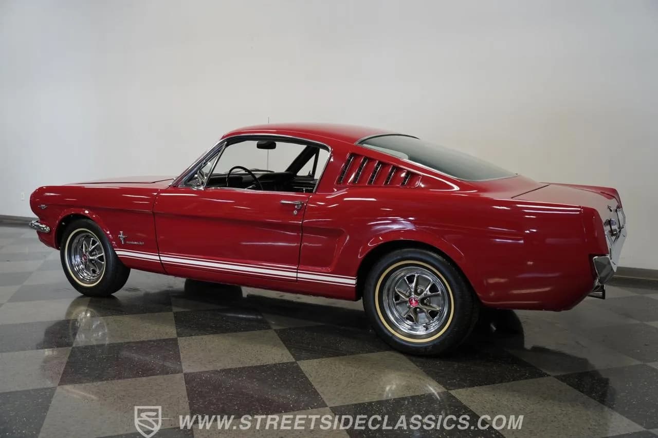 1965 Ford Mustang 2+2 Fastback - Thumbnail 8