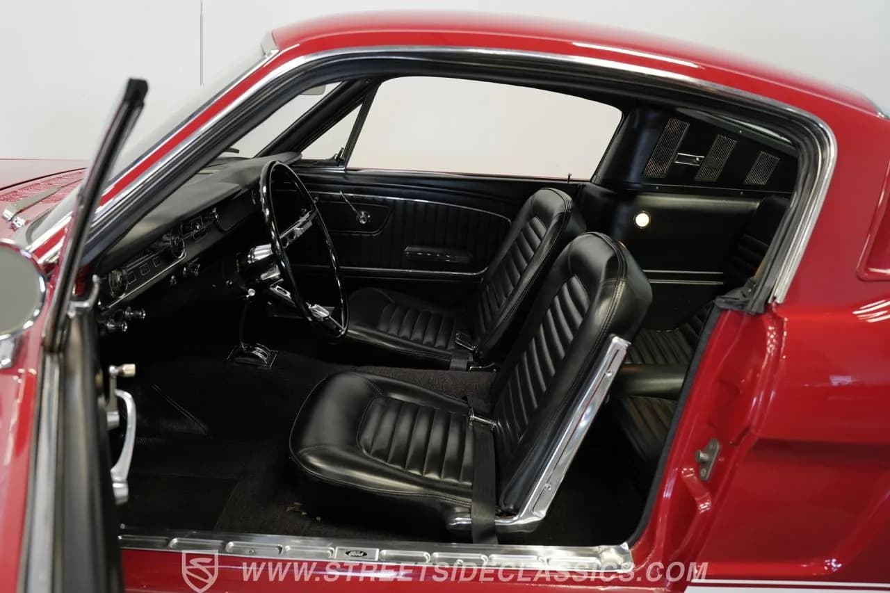 1965 Ford Mustang 2+2 Fastback - Thumbnail 3