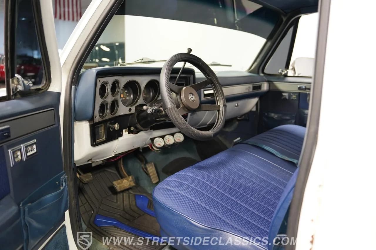 1984 Chevrolet C10 Restomod - Thumbnail 4