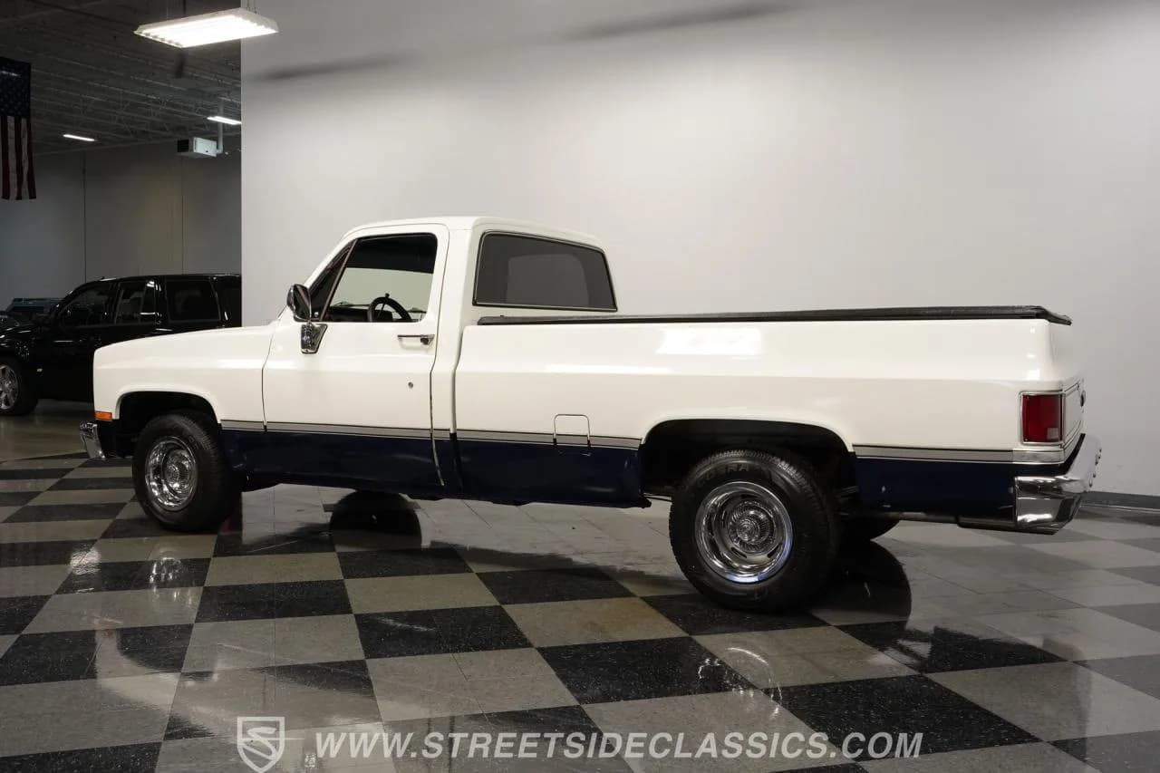 1984 Chevrolet C10 Restomod - Thumbnail 8
