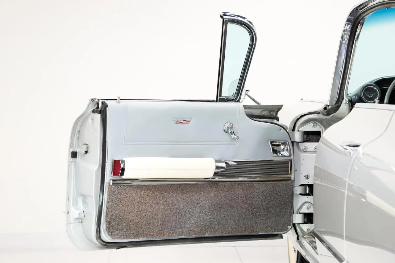 1960 Cadillac Series 62 - Thumbnail 5