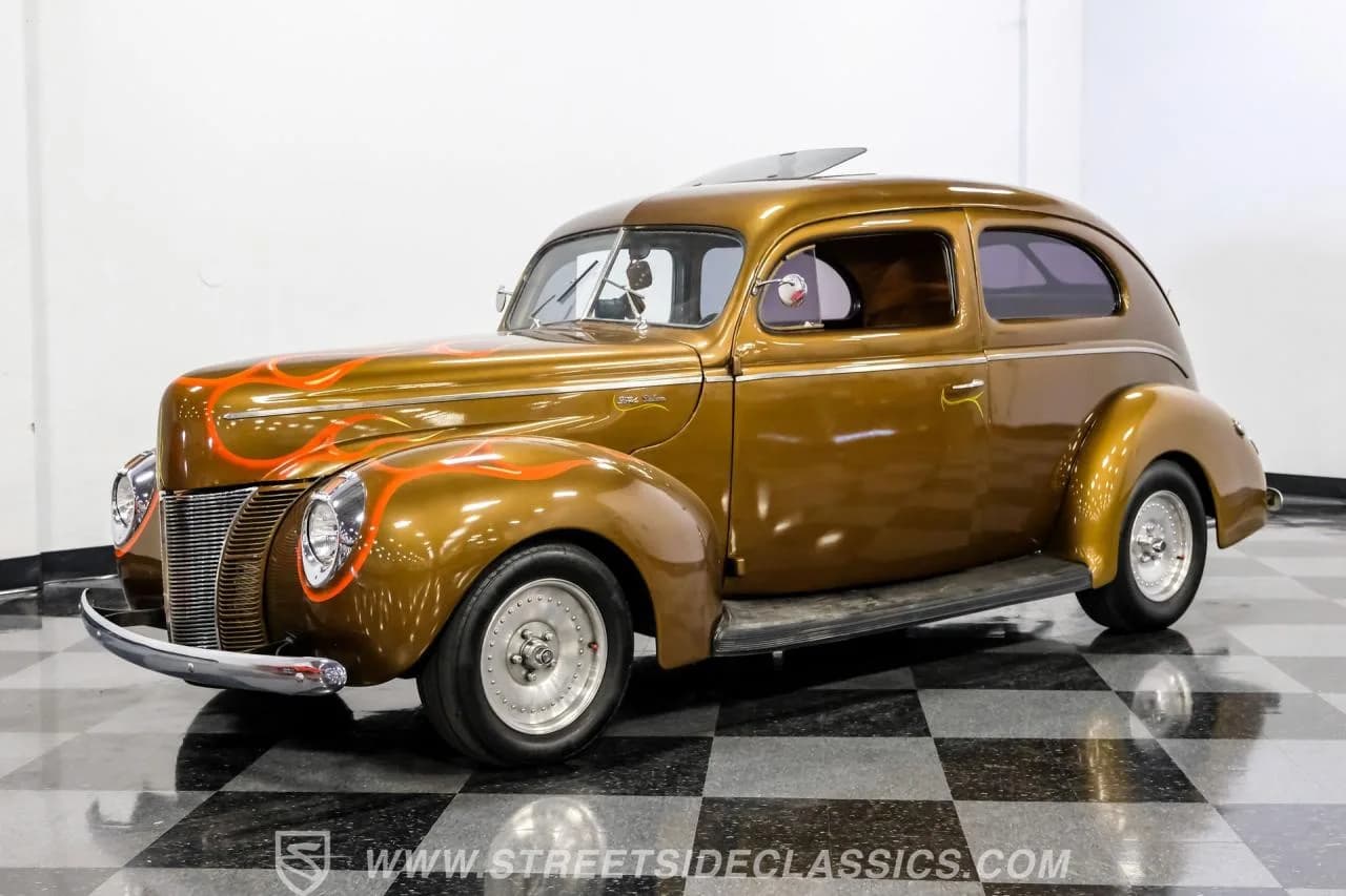 1940 Ford Deluxe Tudor Sedan - Thumbnail 5