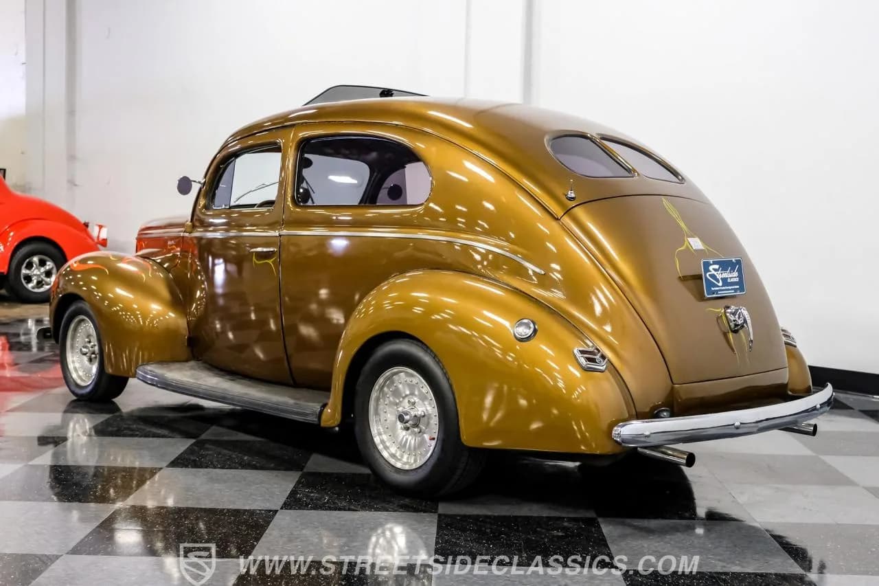 1940 Ford Deluxe Tudor Sedan - Thumbnail 7