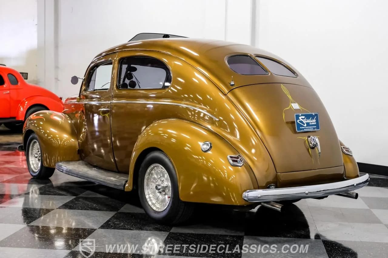 1940 Ford Deluxe Tudor Sedan - Thumbnail 8