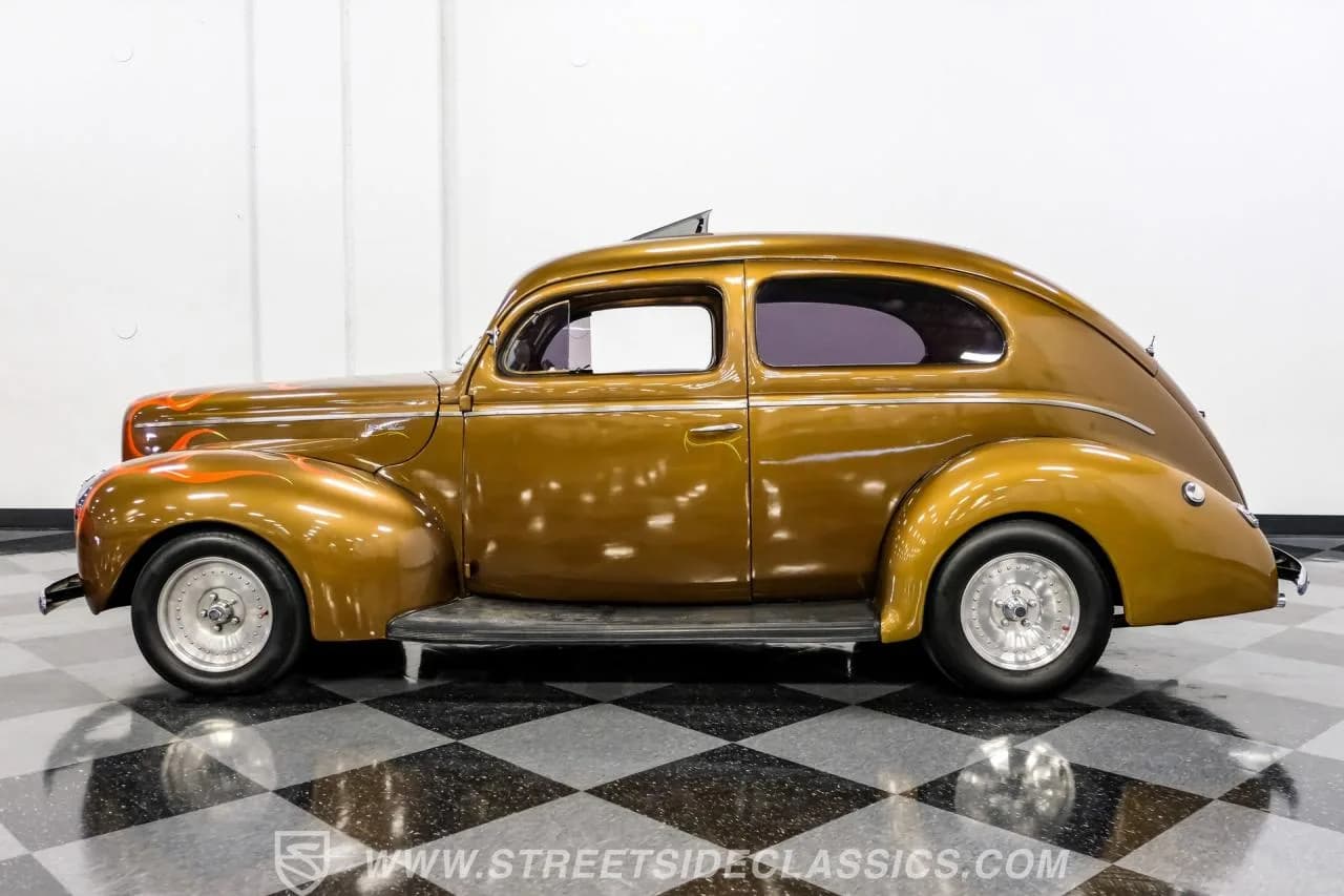 1940 Ford Deluxe Tudor Sedan - Thumbnail 2
