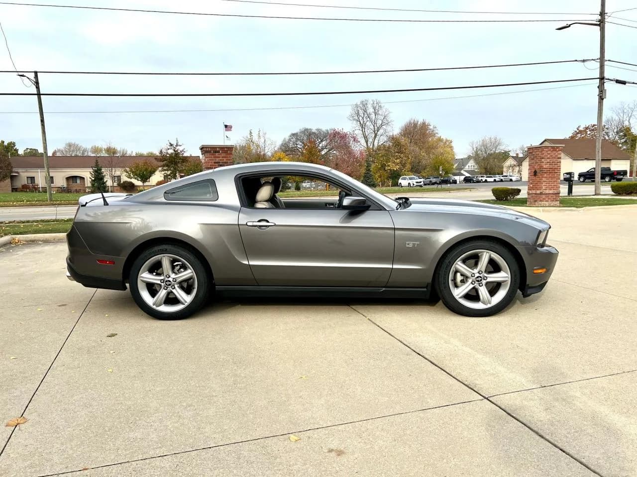 2010 Ford Mustang GT - Thumbnail 5