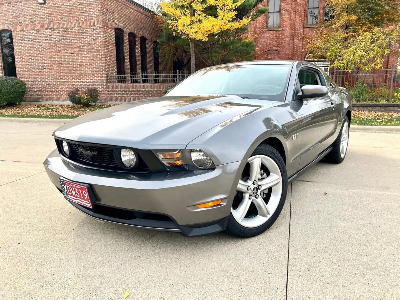 2010 Ford Mustang GT - Thumbnail 2