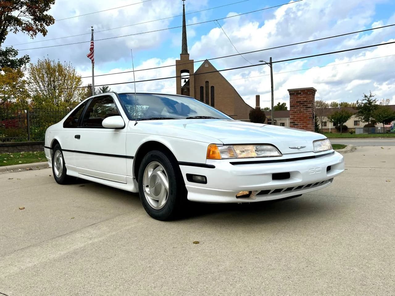 1991 Ford Thunderbird Super Coupe - Thumbnail 4
