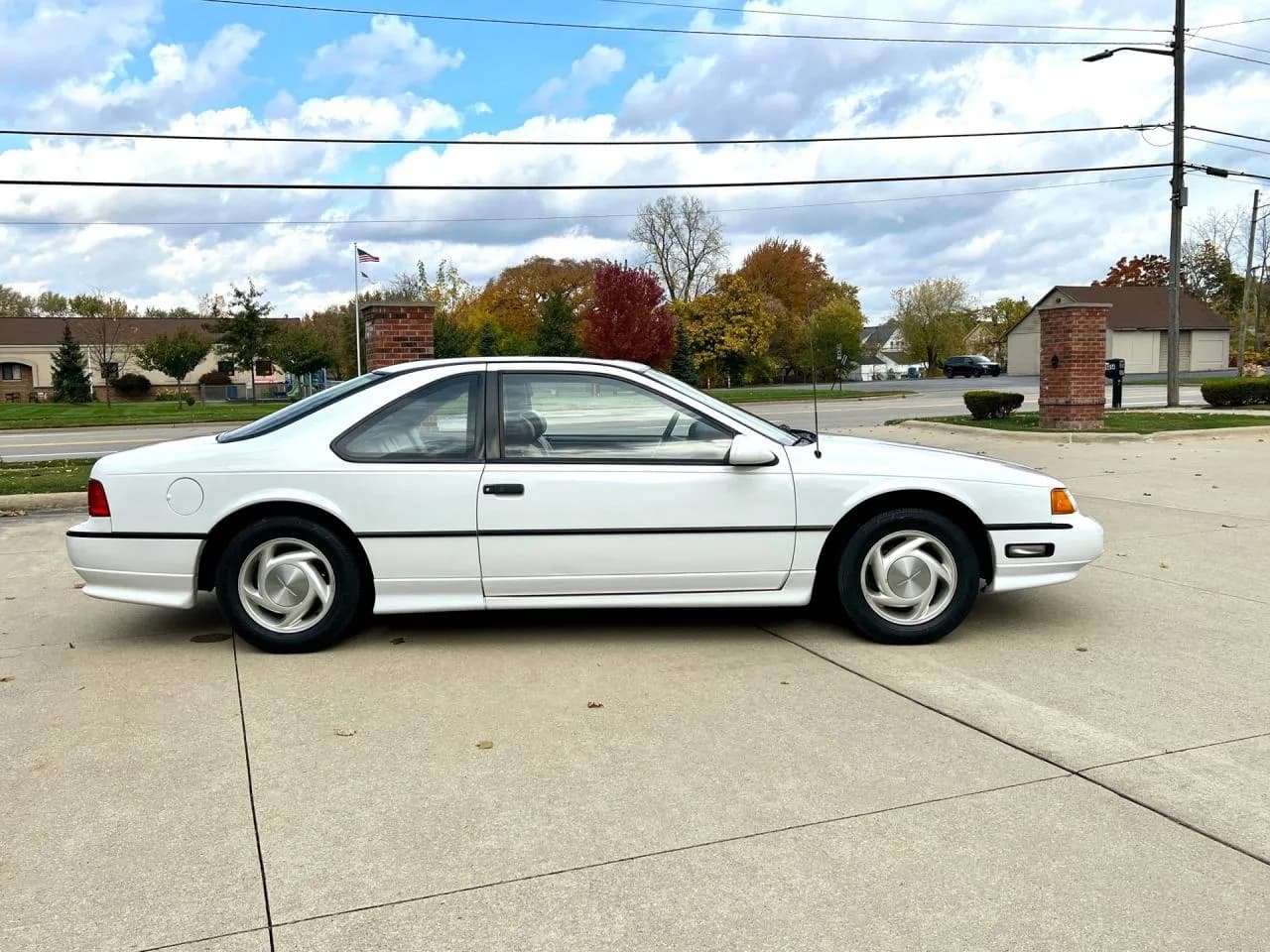 1991 Ford Thunderbird Super Coupe - Thumbnail 5