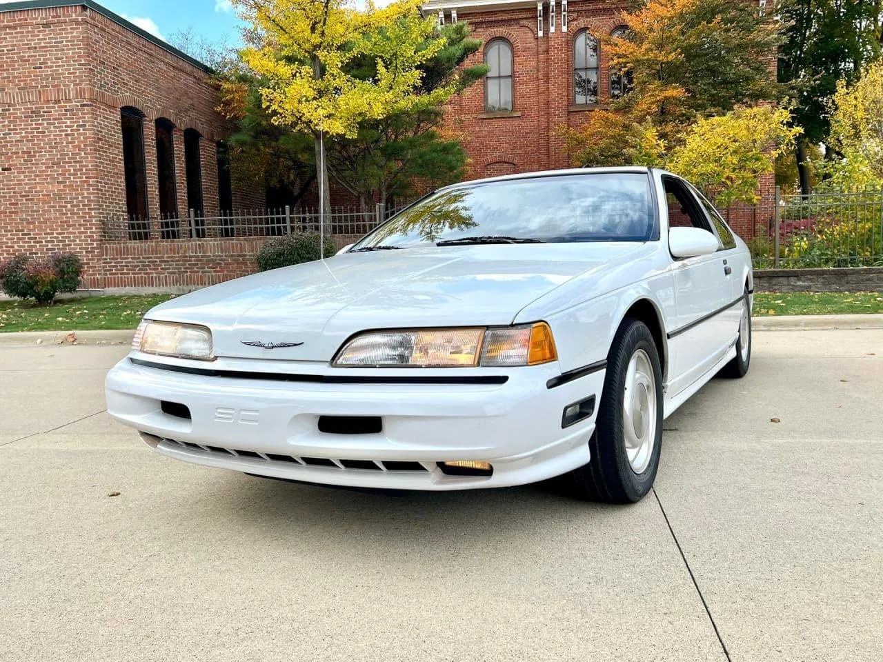 1991 Ford Thunderbird Super Coupe - Thumbnail 2