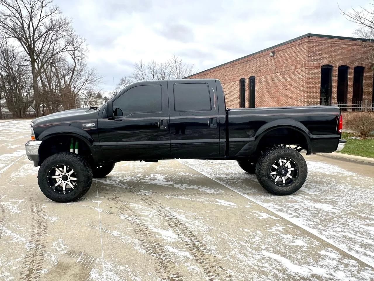 2002 Ford F350 - Thumbnail 4
