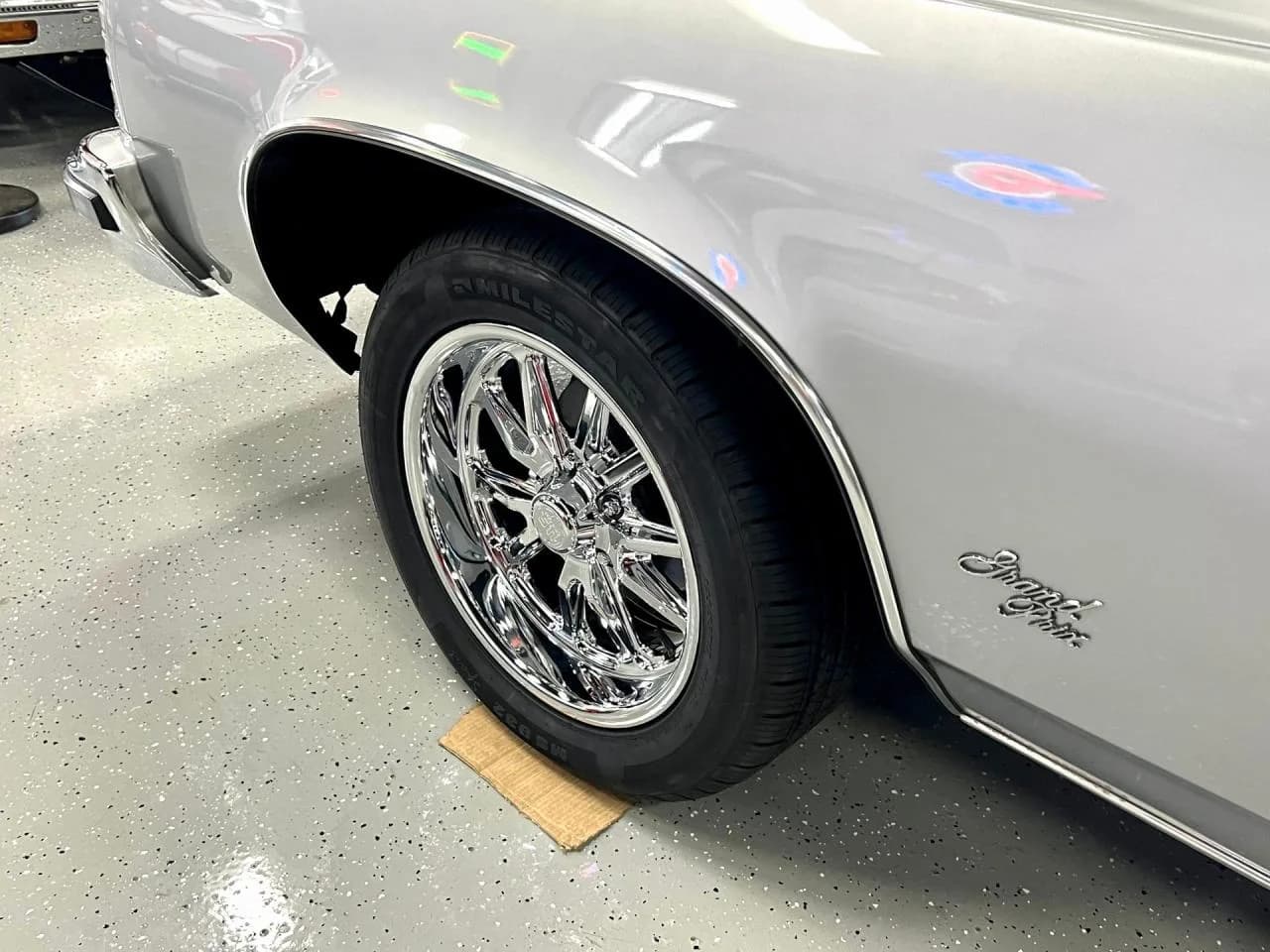 1976 Pontiac Grand Prix - Thumbnail 4