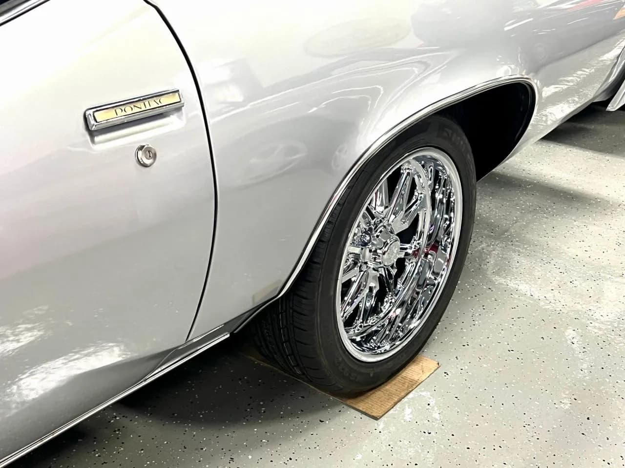 1976 Pontiac Grand Prix - Thumbnail 5