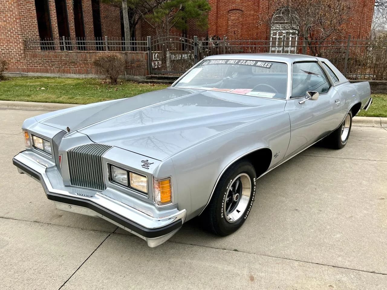 1976 Pontiac Grand Prix - Thumbnail 6