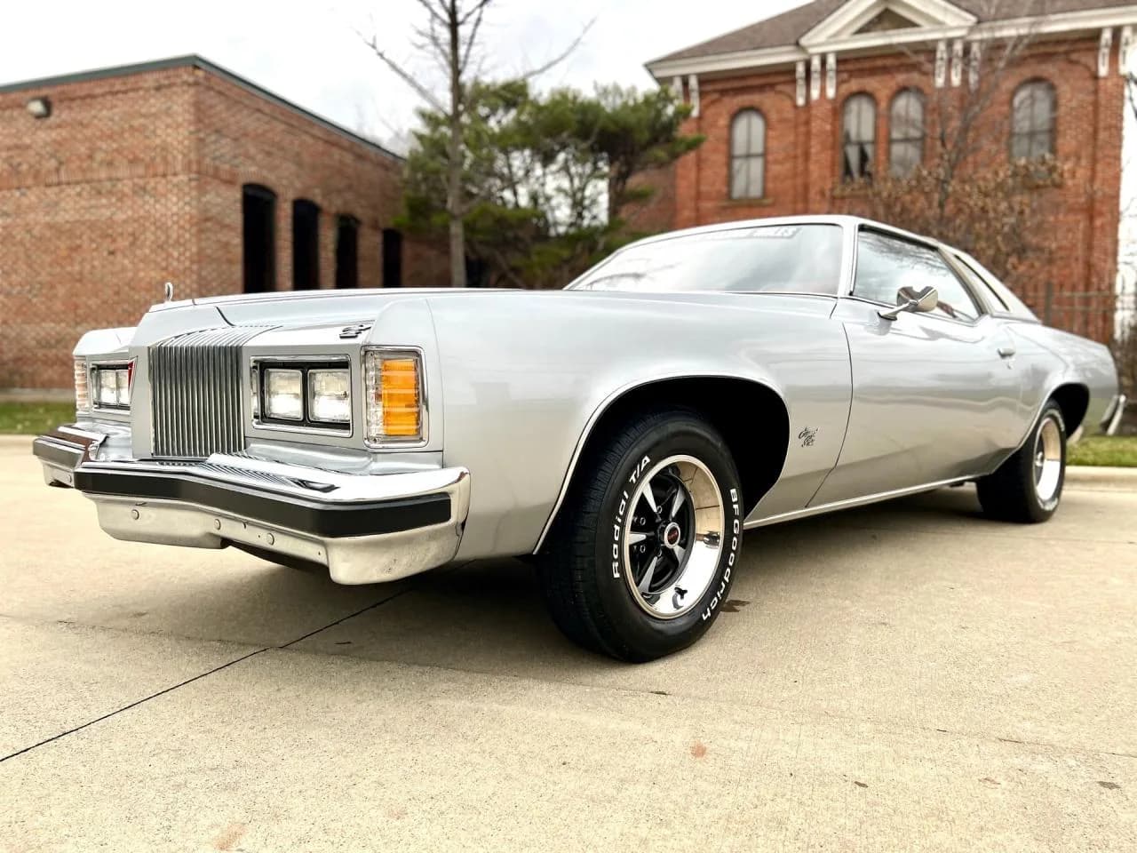 1976 Pontiac Grand Prix - Thumbnail 7