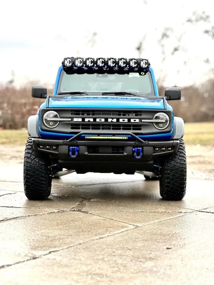 2023 Ford Bronco - Thumbnail 4