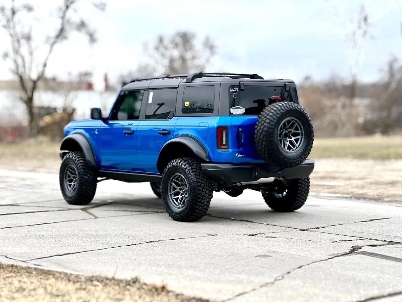 2023 Ford Bronco - Thumbnail 5