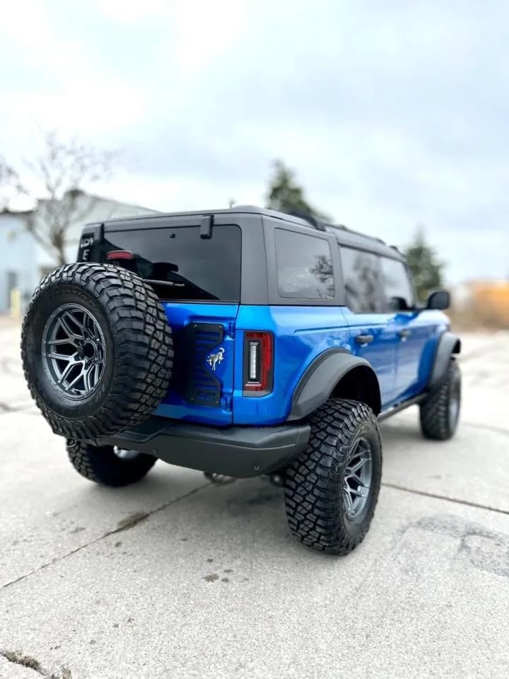 2023 Ford Bronco - Thumbnail 6