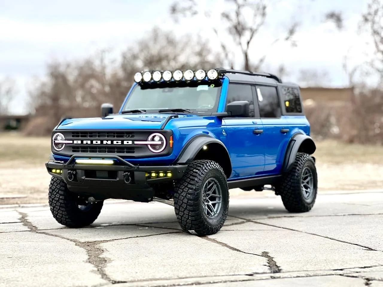 2023 Ford Bronco - Thumbnail 2