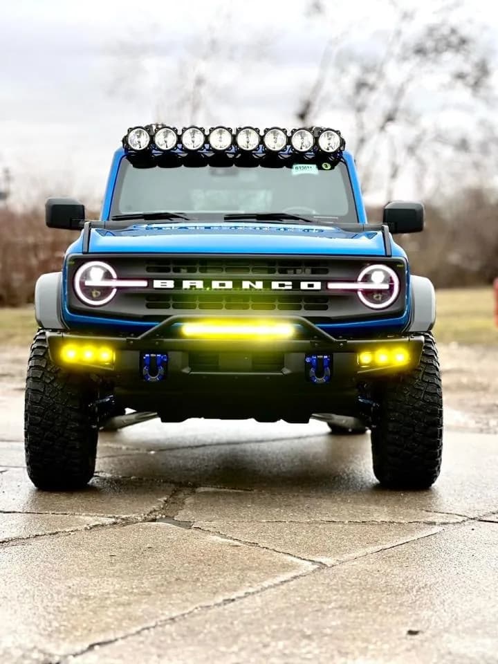 2023 Ford Bronco - Thumbnail 3