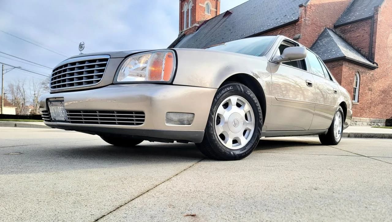 2002 Cadillac Sedan DeVille - Thumbnail 2
